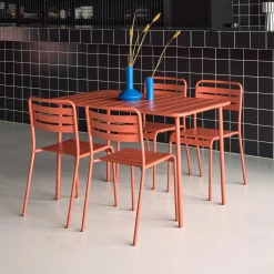Conjunto de jardim com mesa bistrô de 120cm em aço com 4 cadeiras