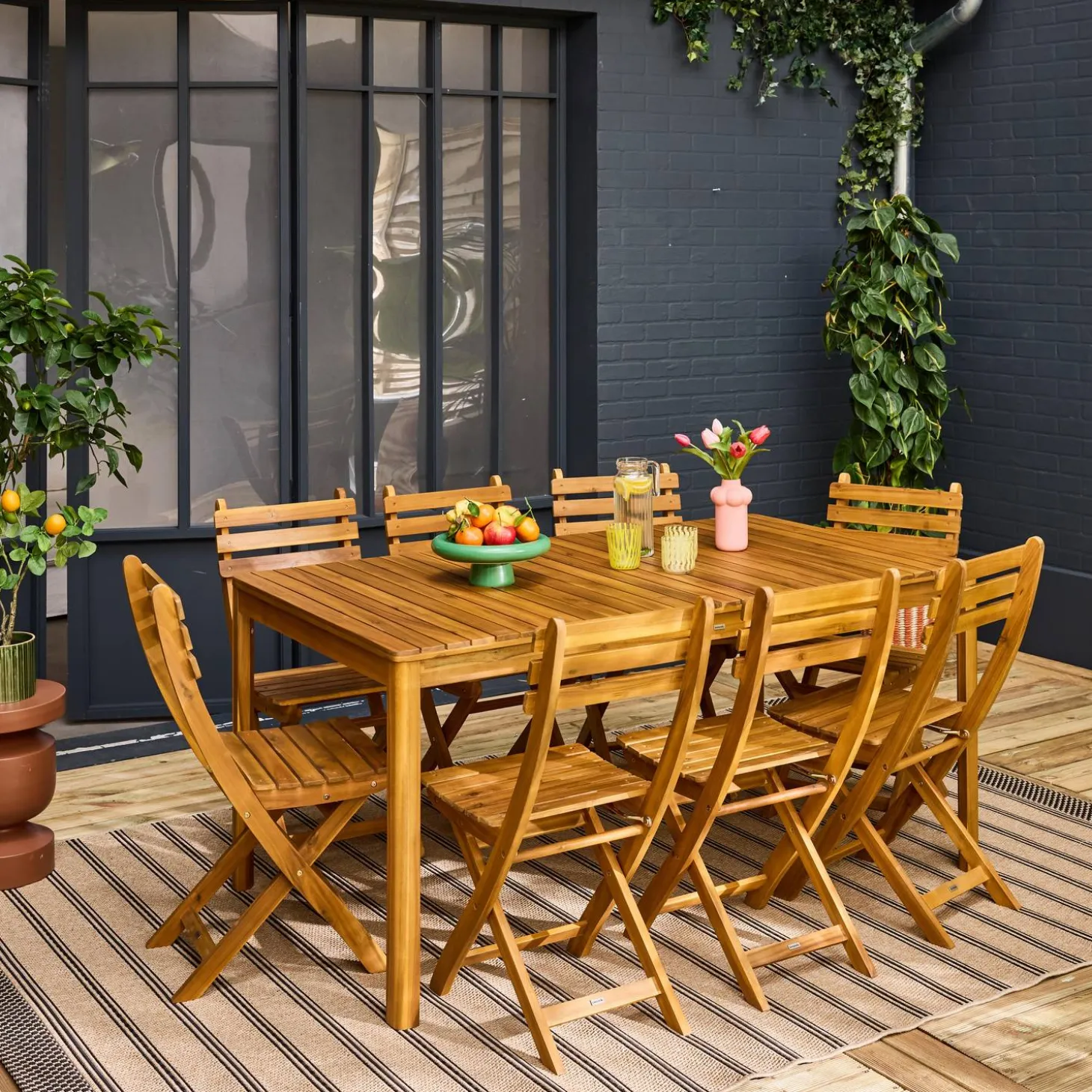 Conjunto de jardim com mesa de acácia com cantos arredondados com 8 cadeiras
