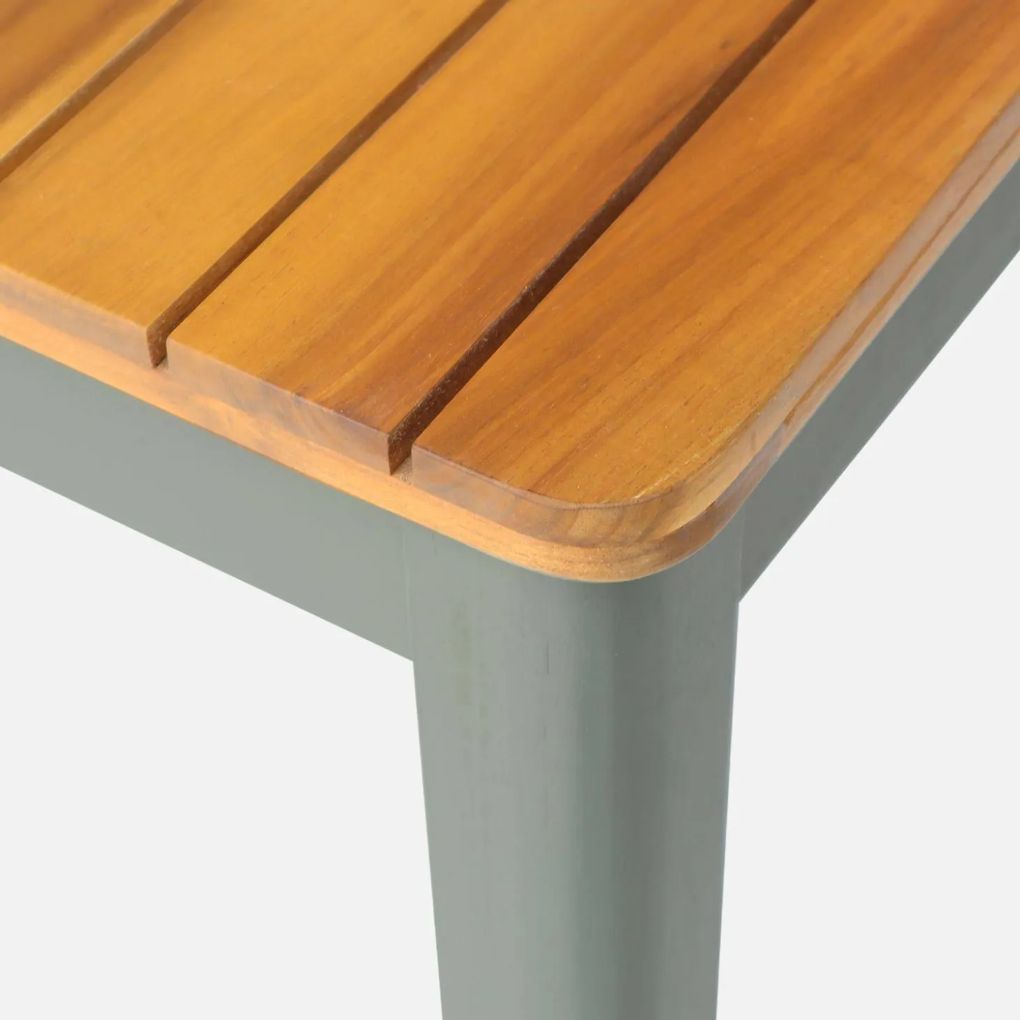 Conjunto de jardim com mesa de acácia com cantos arredondados com 8 cadeiras