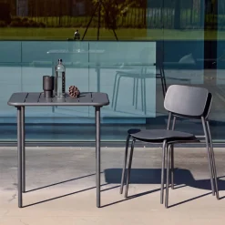 Conjunto de jardim com mesa de metal com 2 cadeiras