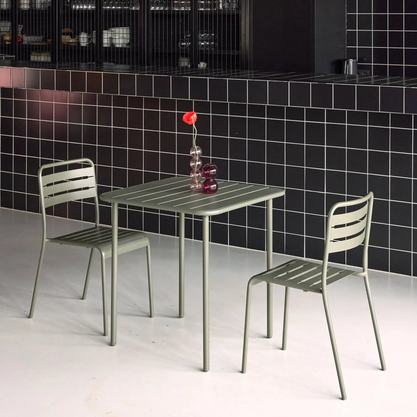 Conjunto de jardim com mesa em metal com 2 cadeiras