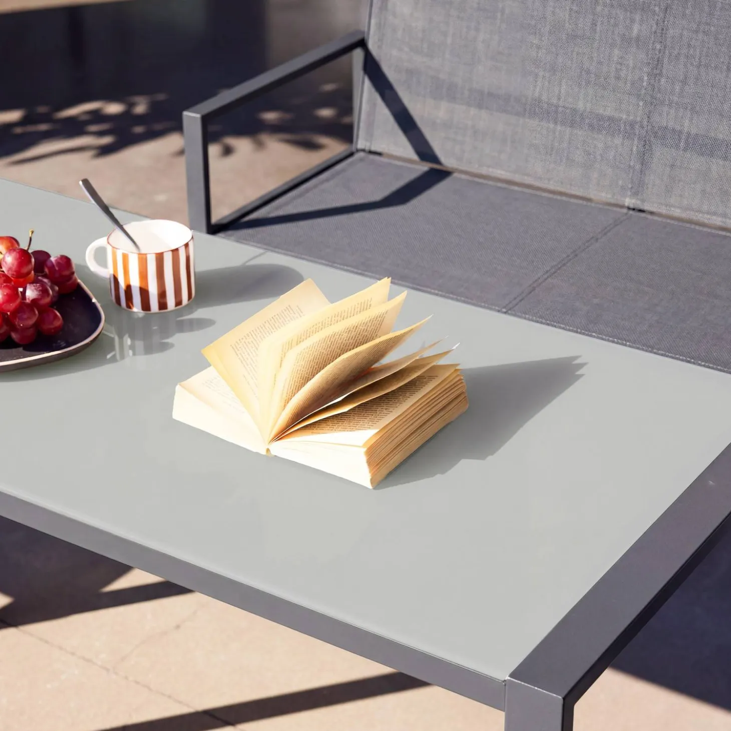 Conjunto de jardim com mesa em aço e textilene com 4 cadeiras