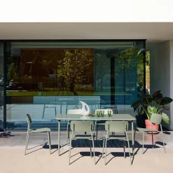 Conjunto de jardim com mesa em metal com 6 cadeiras