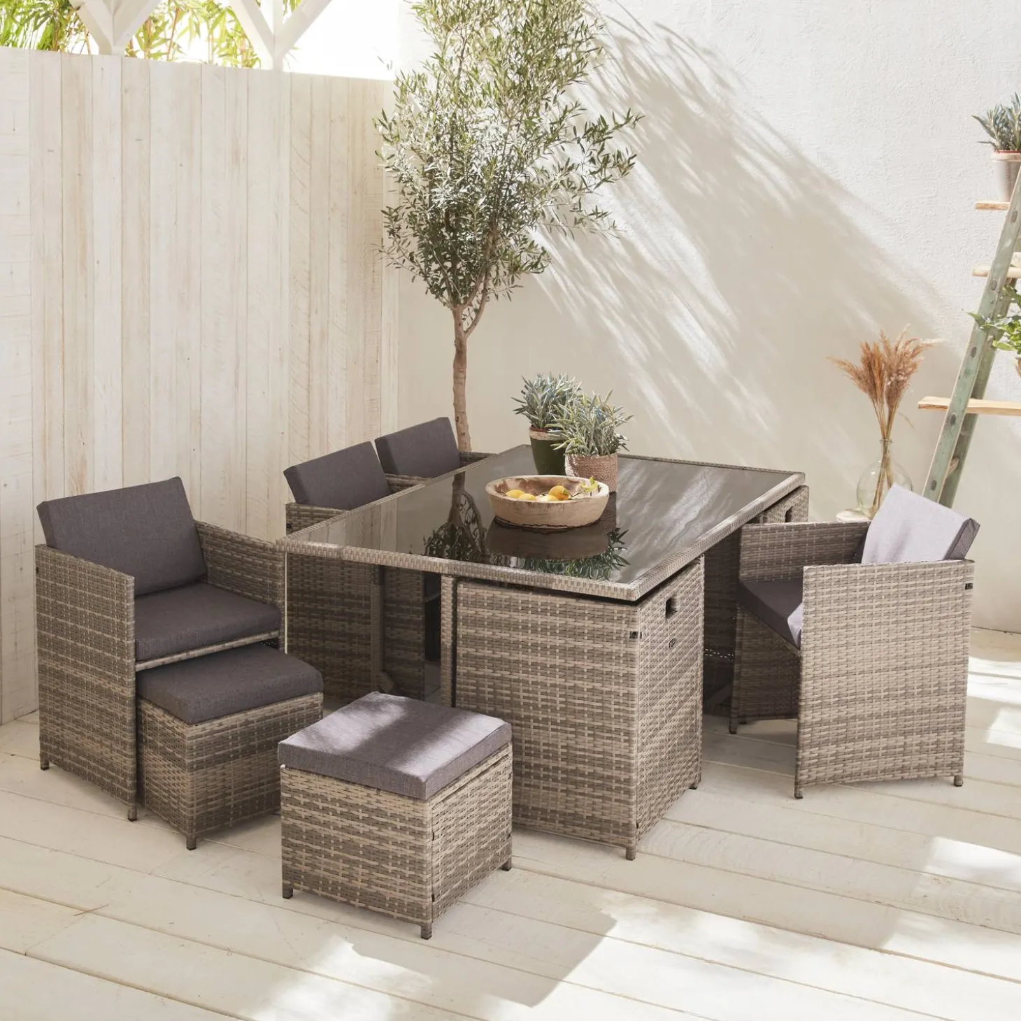 Conjunto de jardim com mesa em tecido de resina com 10 cadeirões