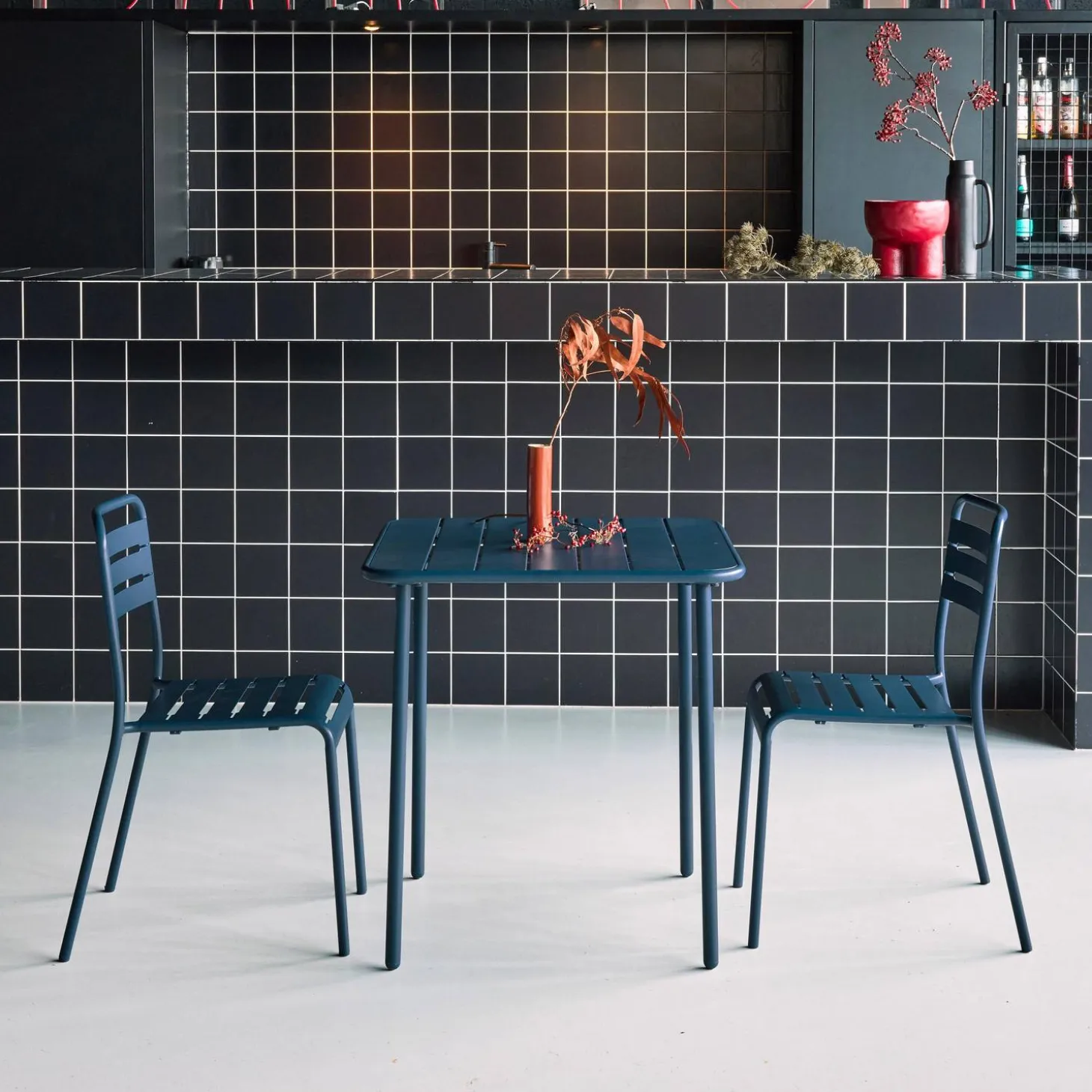Conjunto de jardim com mesa em metal com 2 cadeiras
