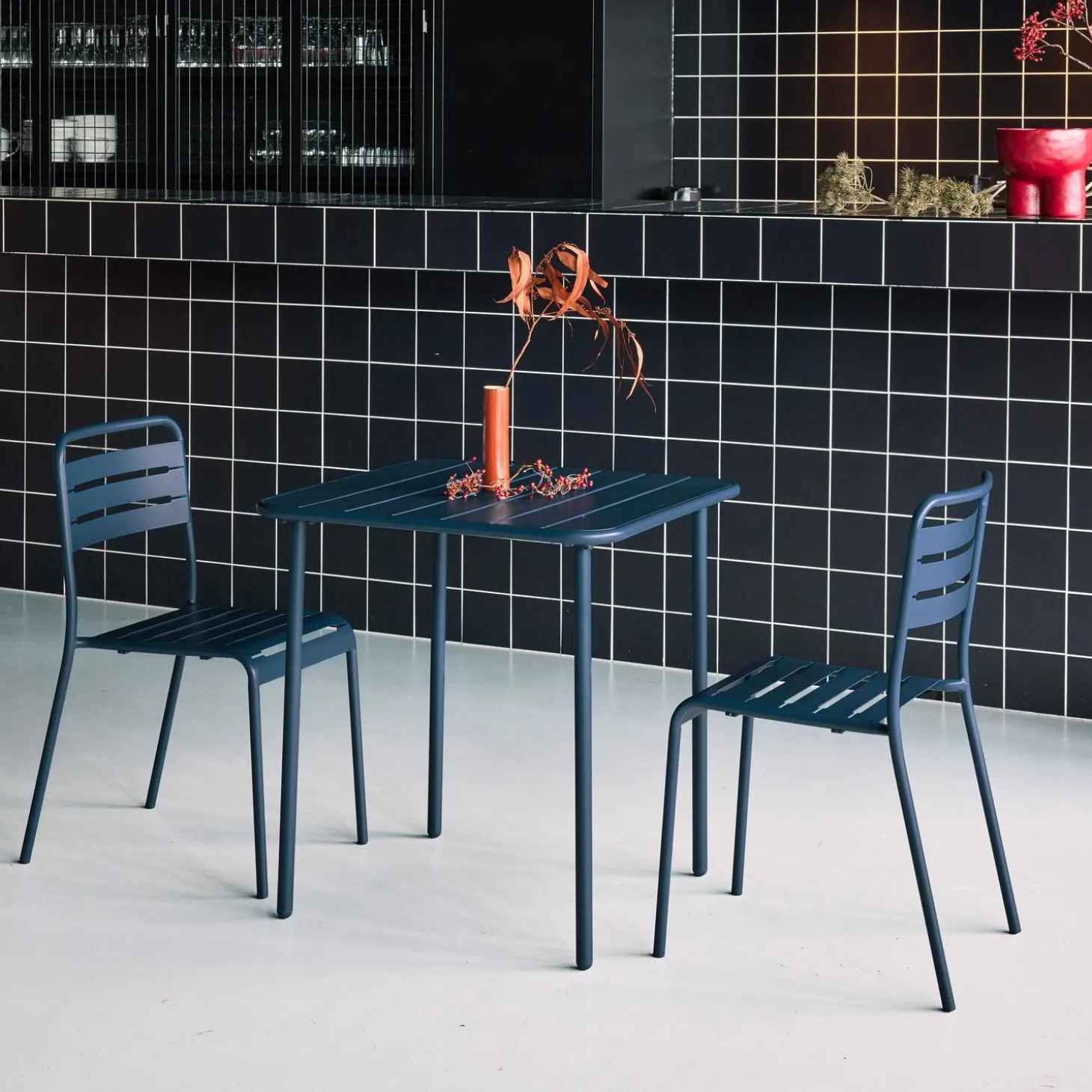 Conjunto de jardim com mesa em metal com 2 cadeiras
