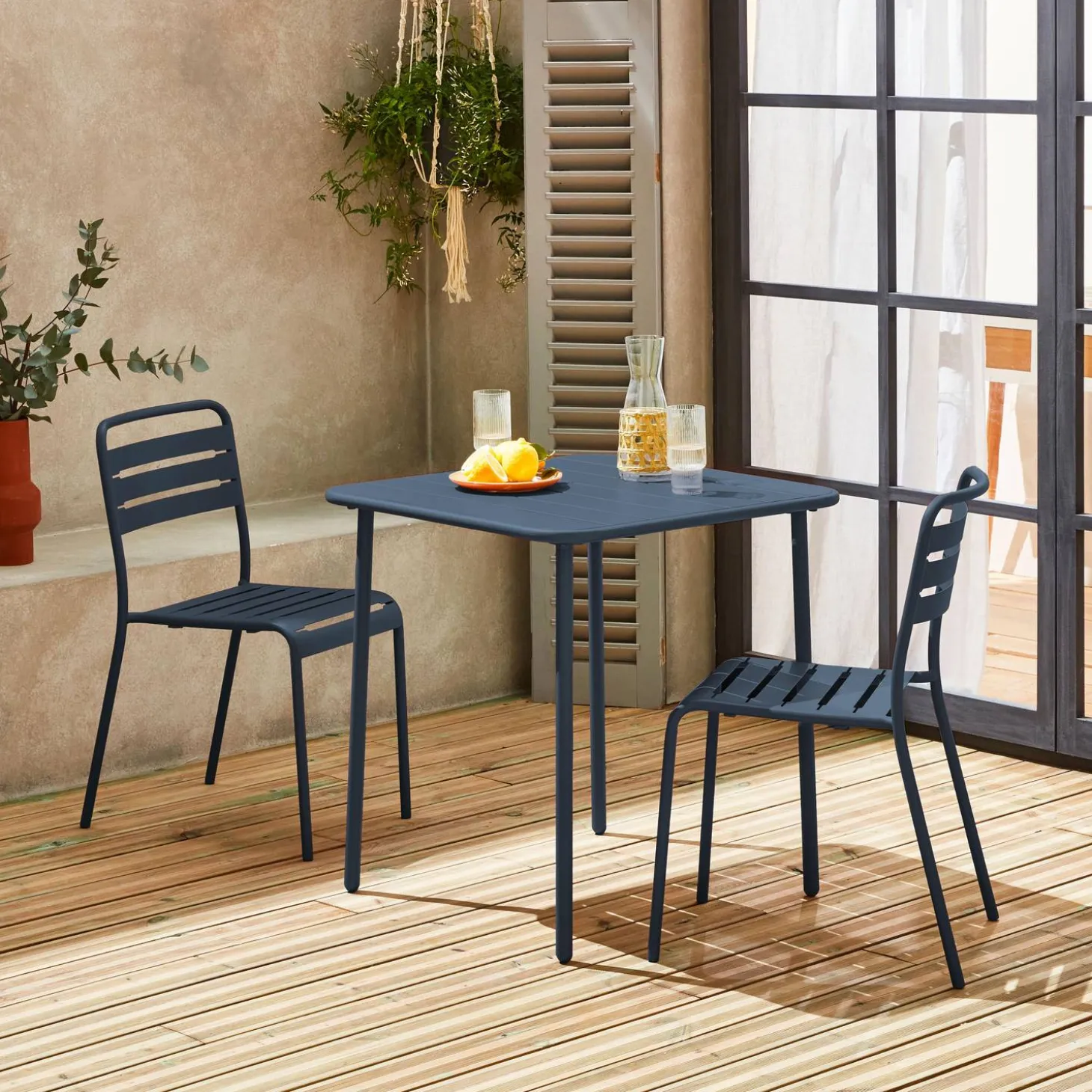 Conjunto de jardim com mesa em metal com 2 cadeiras