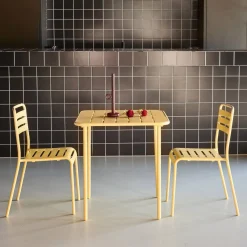 Conjunto de jardim com mesa em metal com 2 cadeiras
