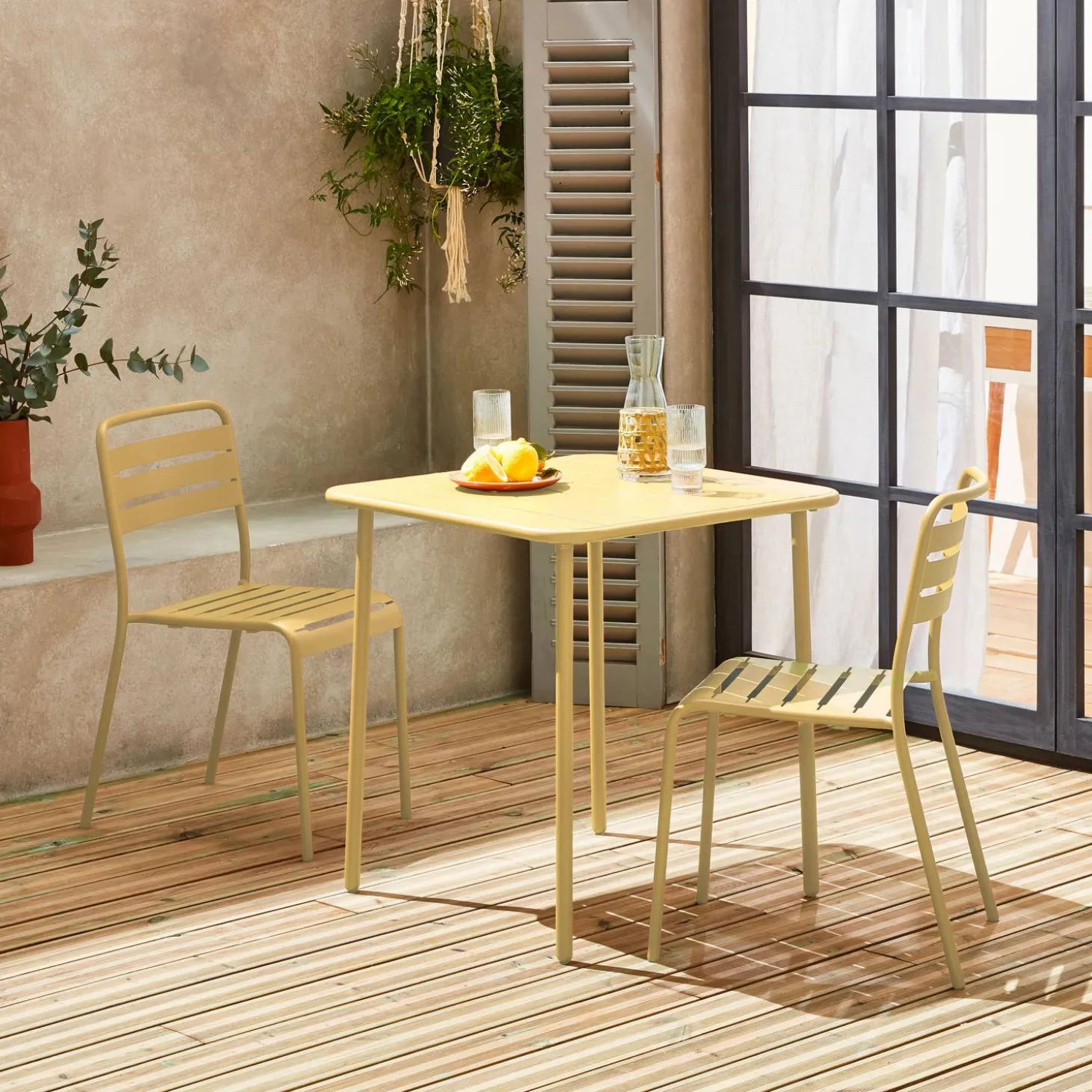 Conjunto de jardim com mesa em metal com 2 cadeiras