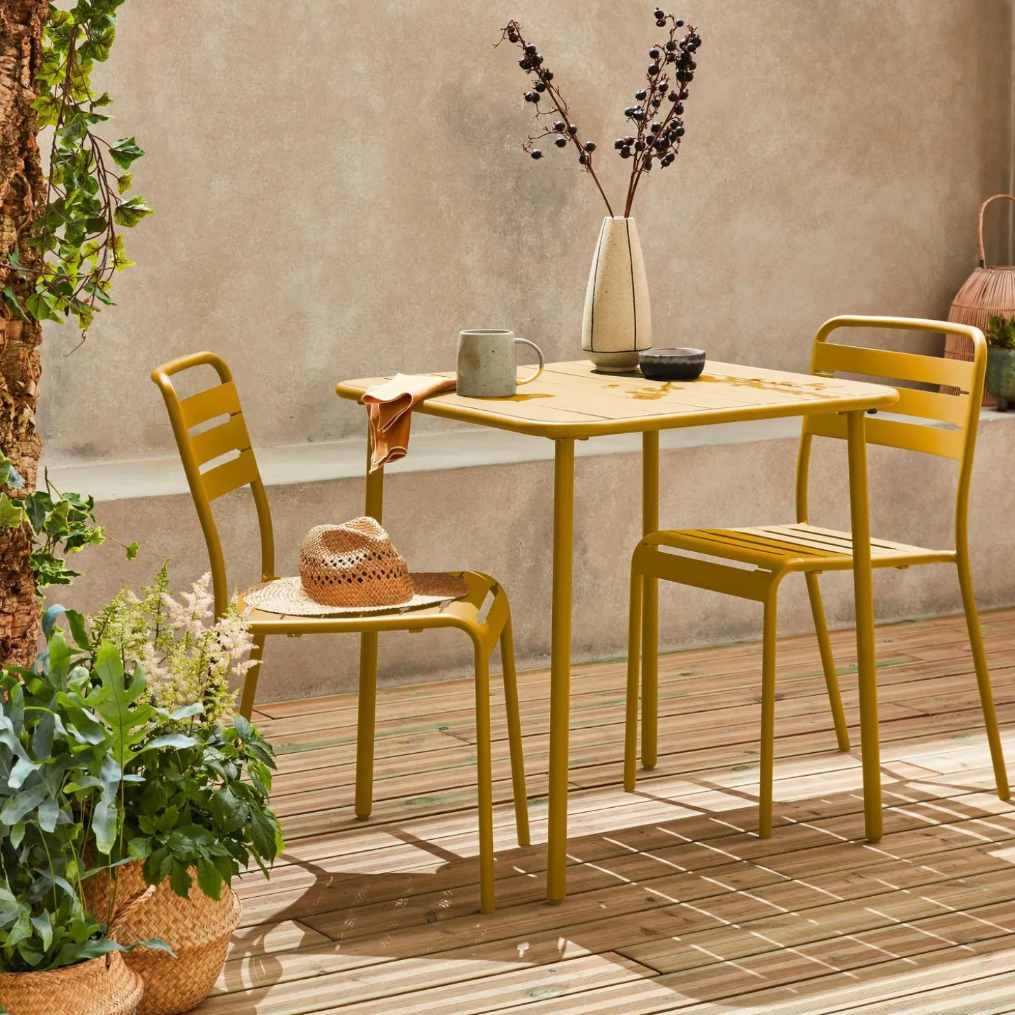 Conjunto de jardim com mesa em metal com 2 cadeiras