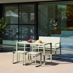 Conjunto de jardim com mesa em aço e textilene com 4 cadeiras