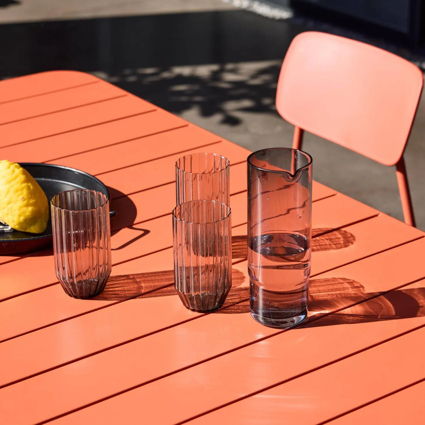 Conjunto de jardim com mesa em metal com 6 cadeiras