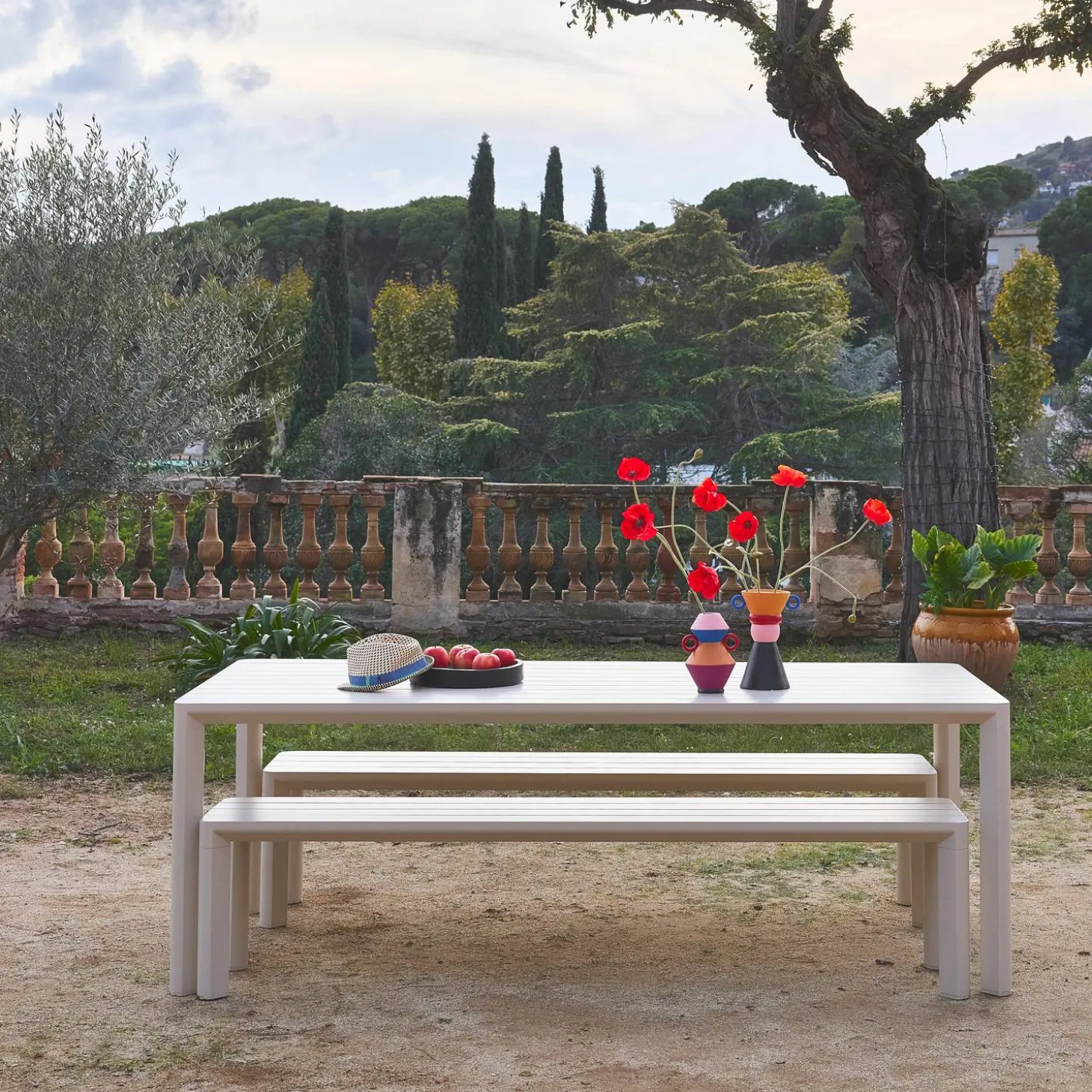 Conjunto de jardim com mesa em alumínio com 2 bancos, 8 lugares