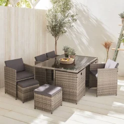 Conjunto de jardim com mesa em resina com 10 cadeiras e capa de proteção