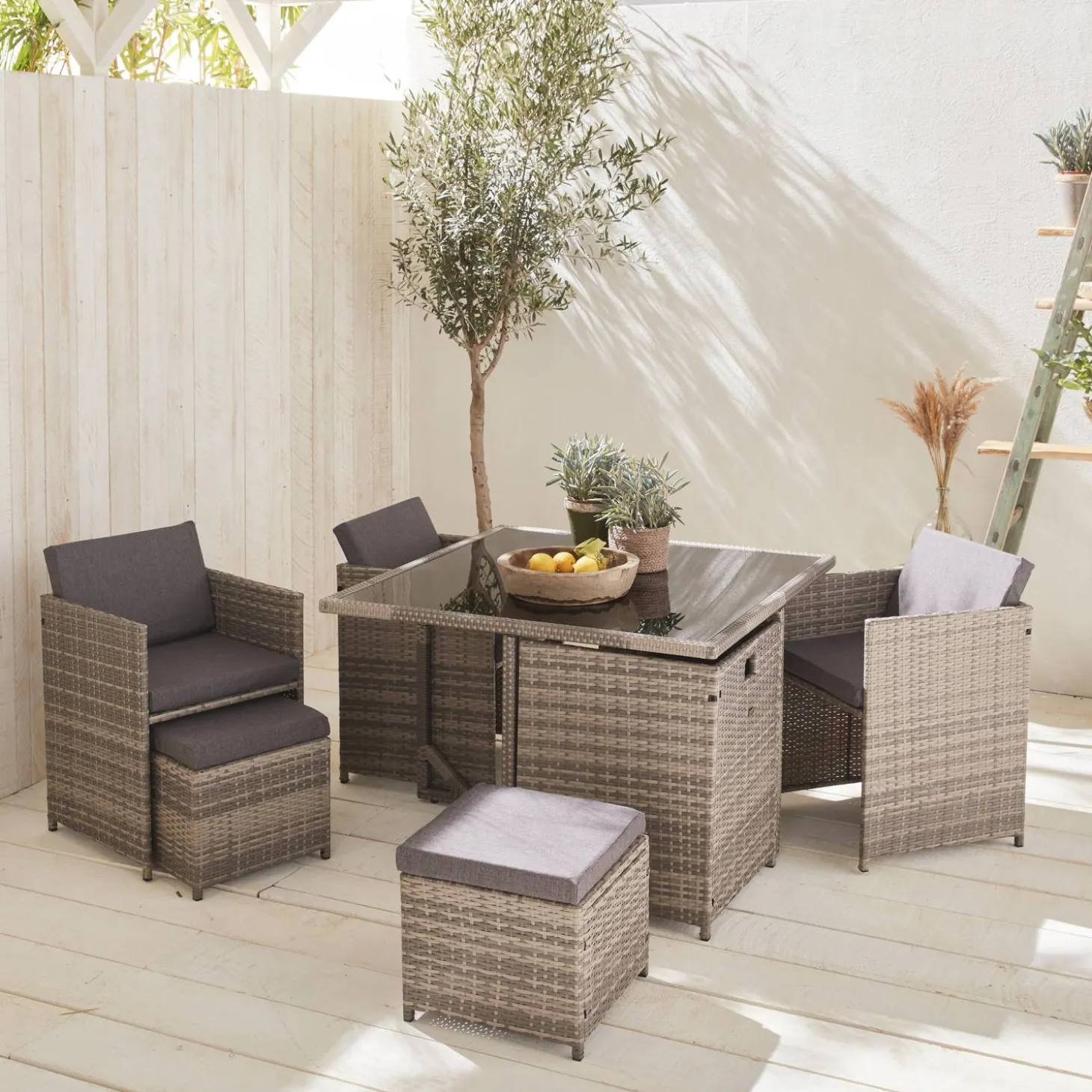 Conjunto de jardim com mesa em tecido de resina com 8 cadeirões + capa de proteção