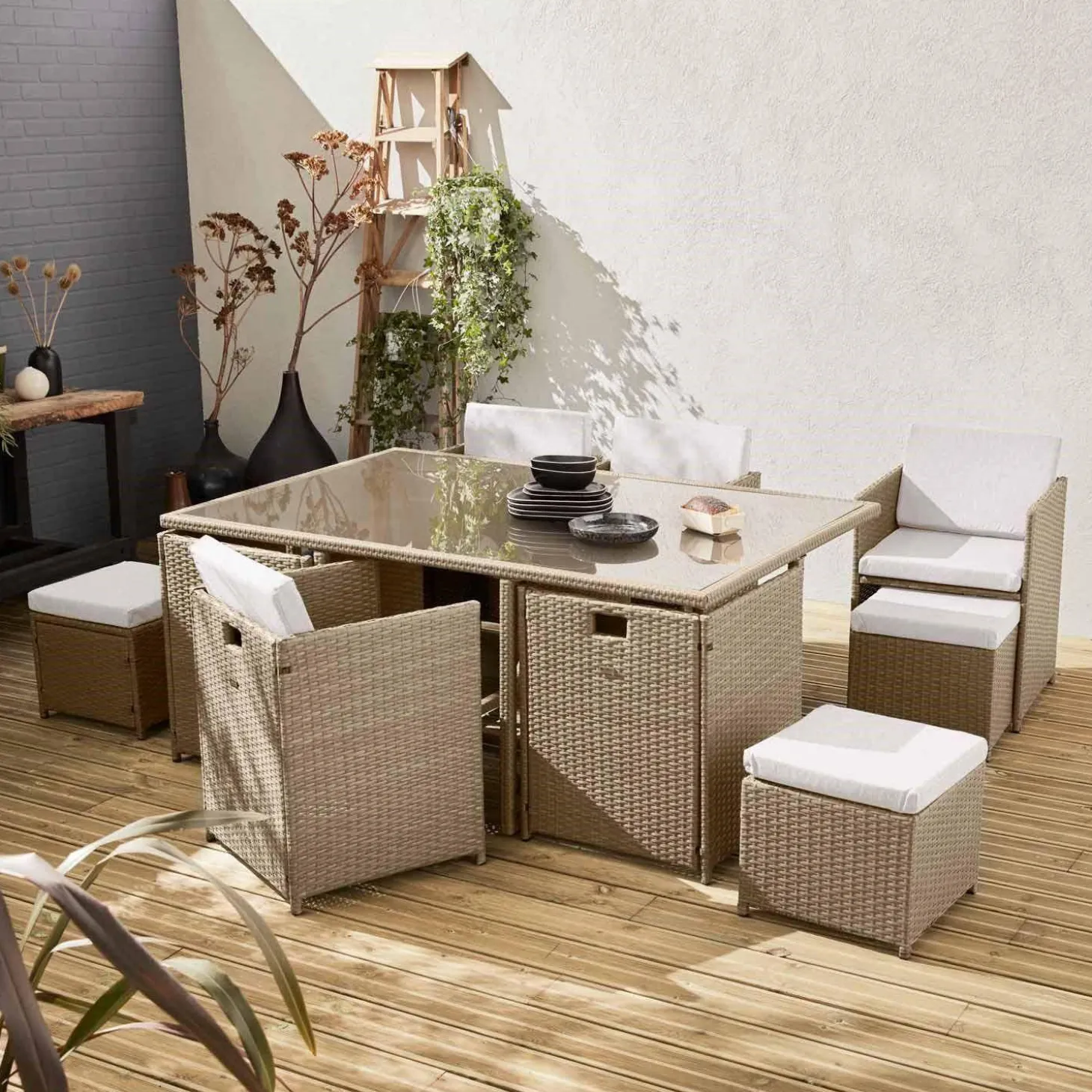 Conjunto de jardim com mesa em resina com 10 cadeiras e capa de proteção
