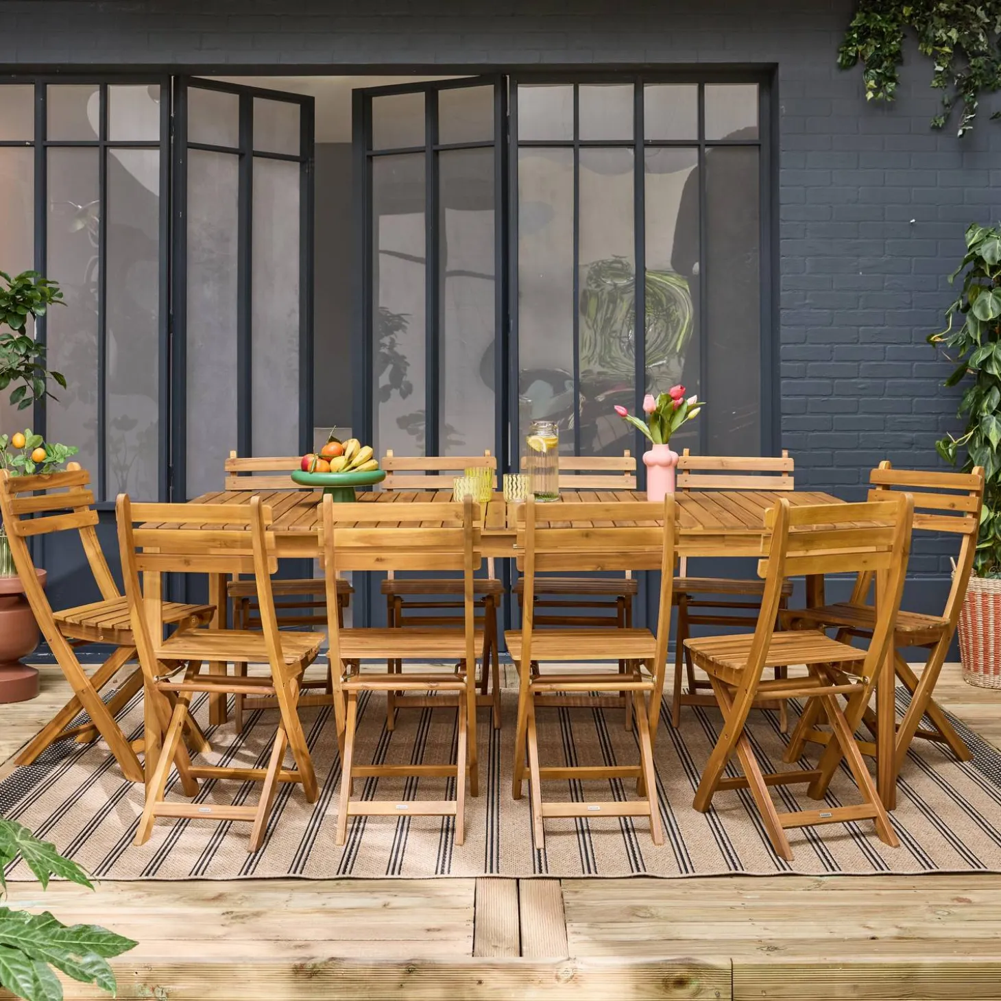 Conjunto de jardim com mesa em madeira de acácia com cantos arredondados com 10 cadeiras
