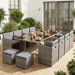 Conjunto de jardim com mesa em tecido de resina com 12 cadeirões