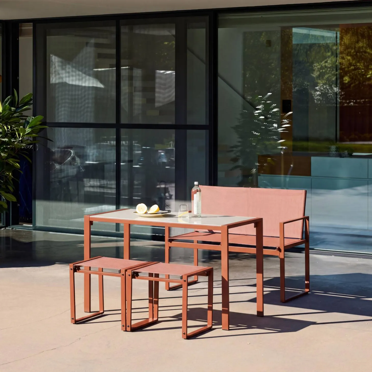 Conjunto de jardim com mesa em aço e textilene com 4 cadeiras