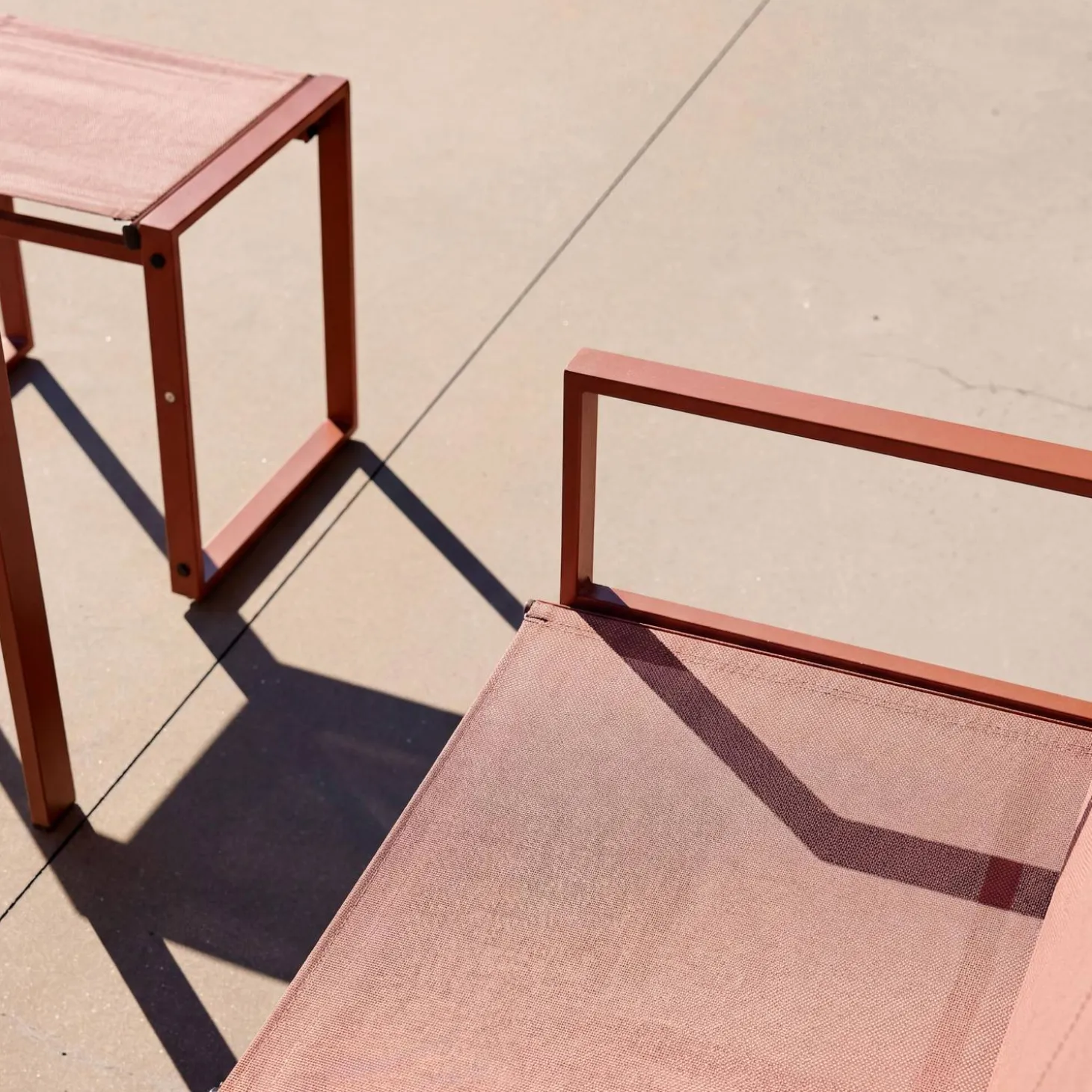 Conjunto de jardim com mesa em aço e textilene com 4 cadeiras