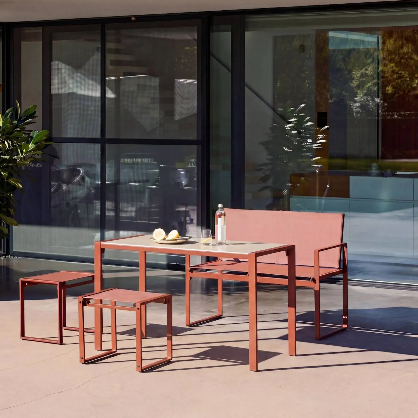 Conjunto de jardim com mesa em aço e textilene com 4 cadeiras