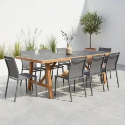 Conjunto de jardim com mesa em madeira de seringueira e alumínio com 8 cadeiras