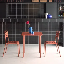 Conjunto de jardim com mesa em metal com 2 cadeiras