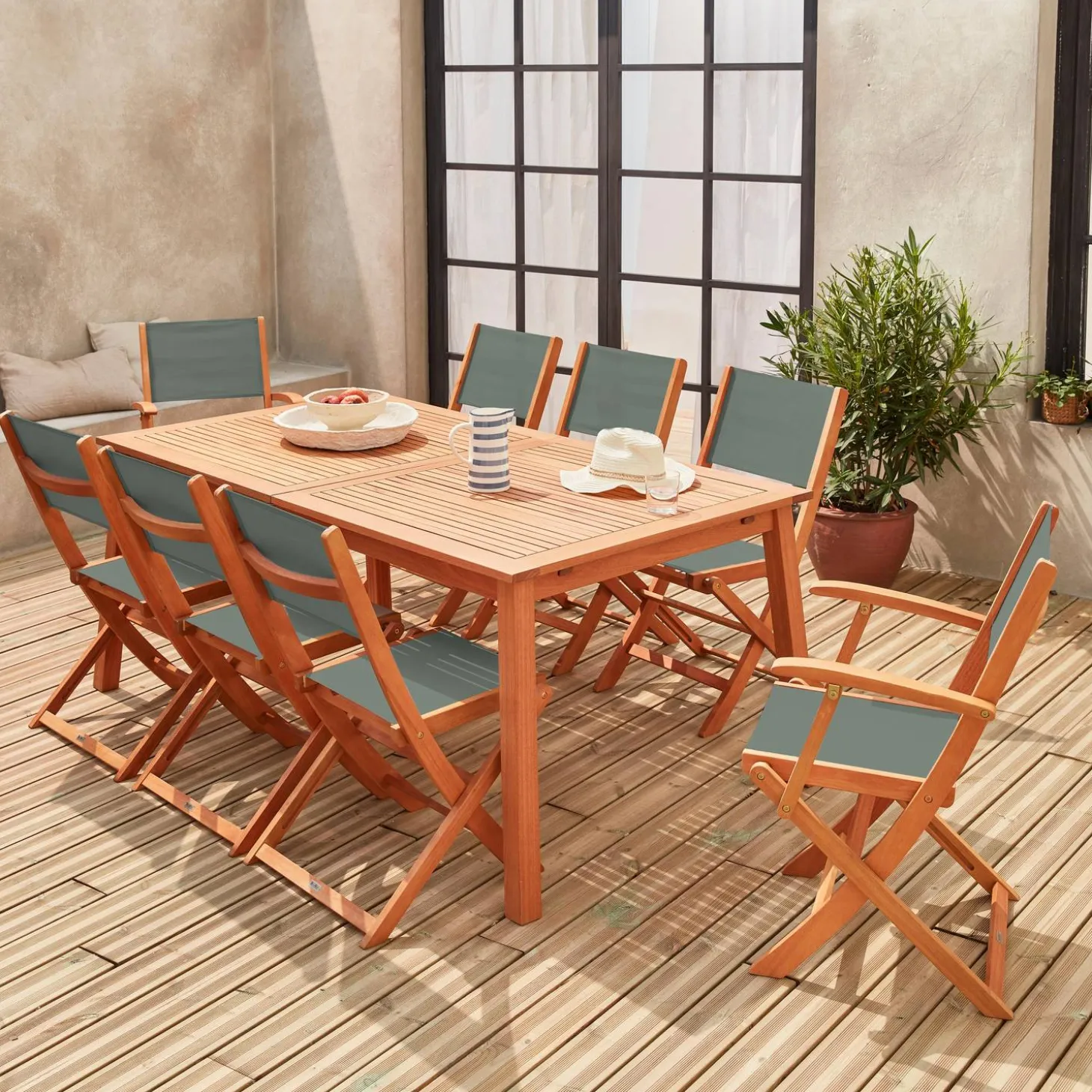 Conjunto de jardim com mesa extensível em madeira com 8 cadeiras