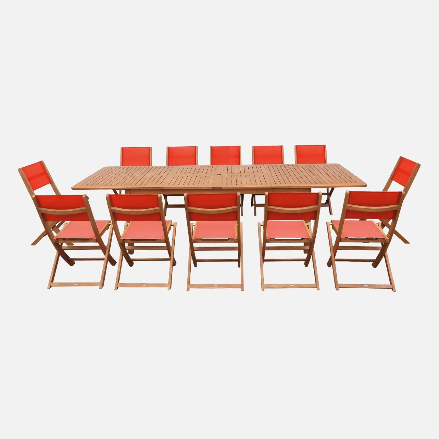 Conjunto de jardim com mesa extensível em madeira de eucalipto com 12 cadeiras