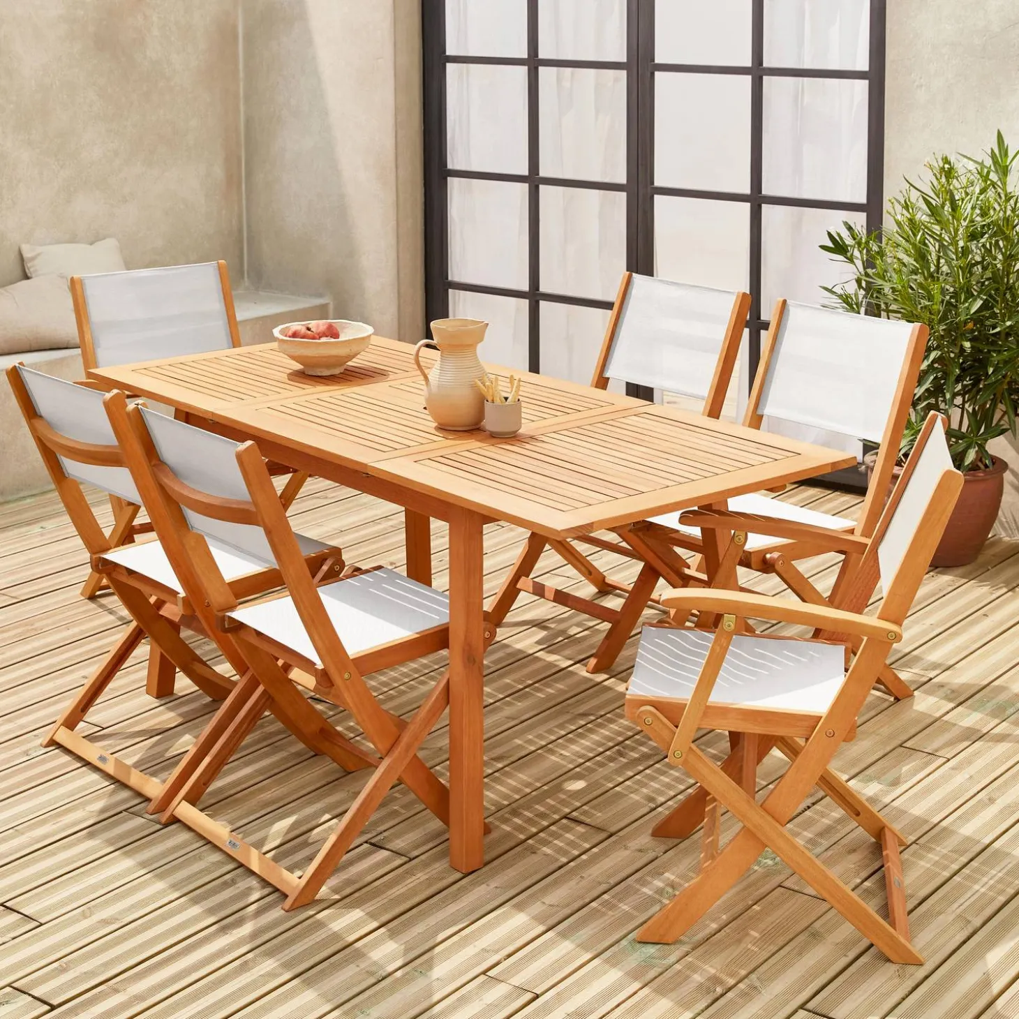 Conjunto de jardim com mesa extensível em madeira com 6 cadeiras