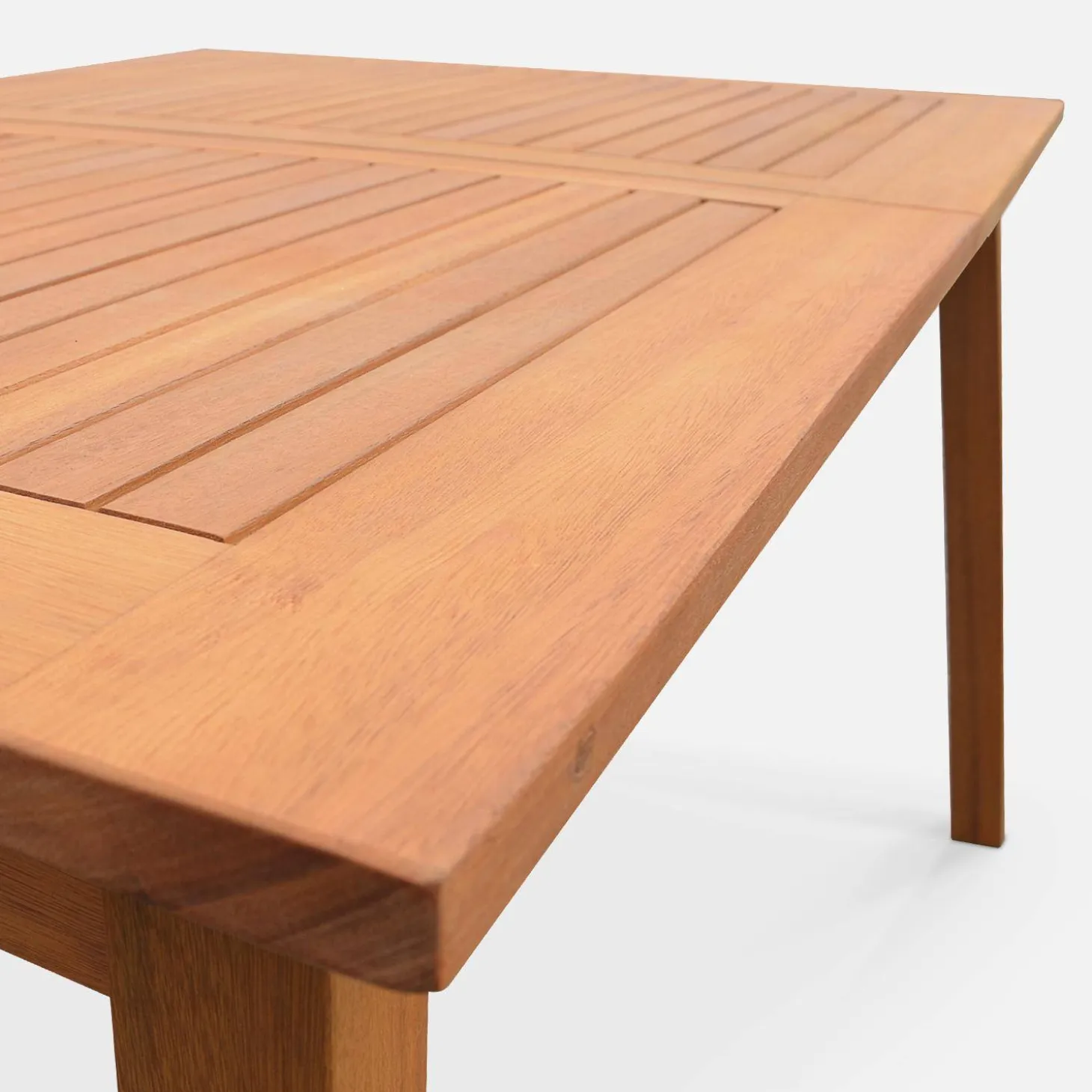 Conjunto de jardim com mesa extensível em madeira com 8 cadeiras