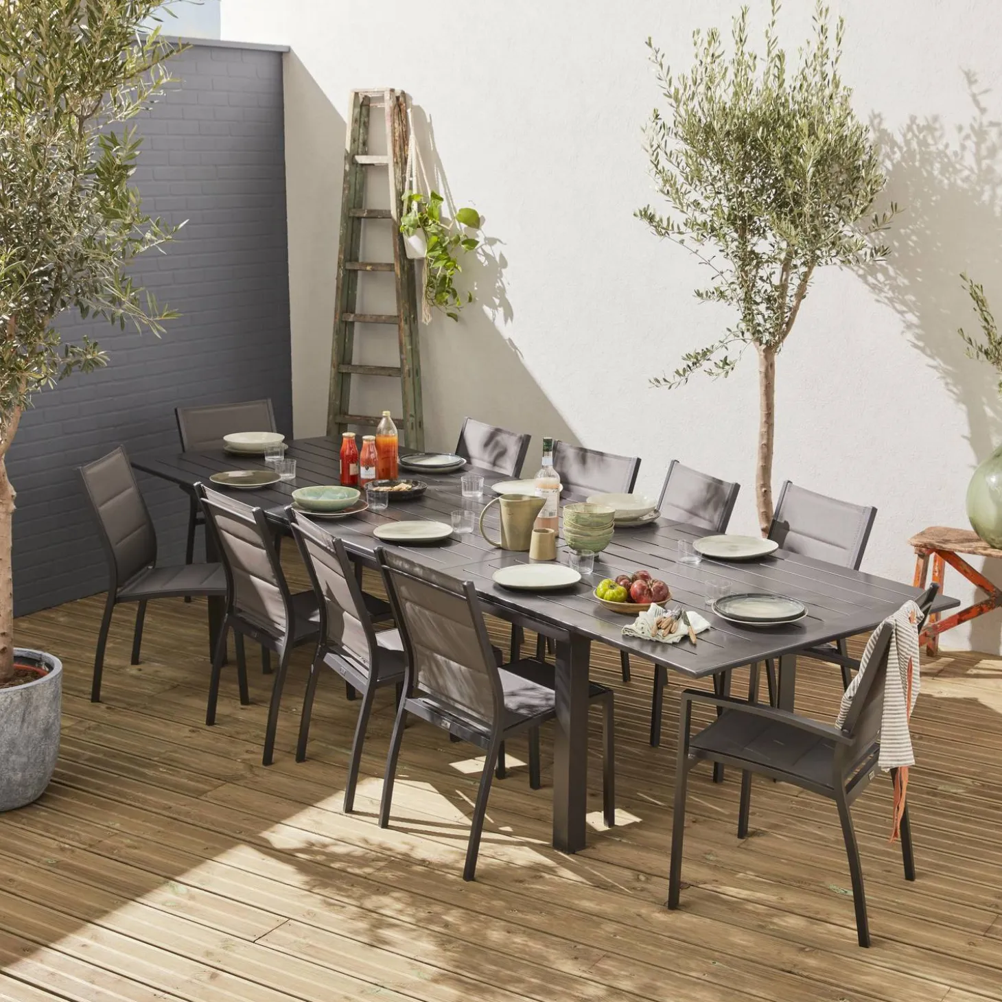 Conjunto de jardim com mesa extensível de alumínio com 10 cadeiras
