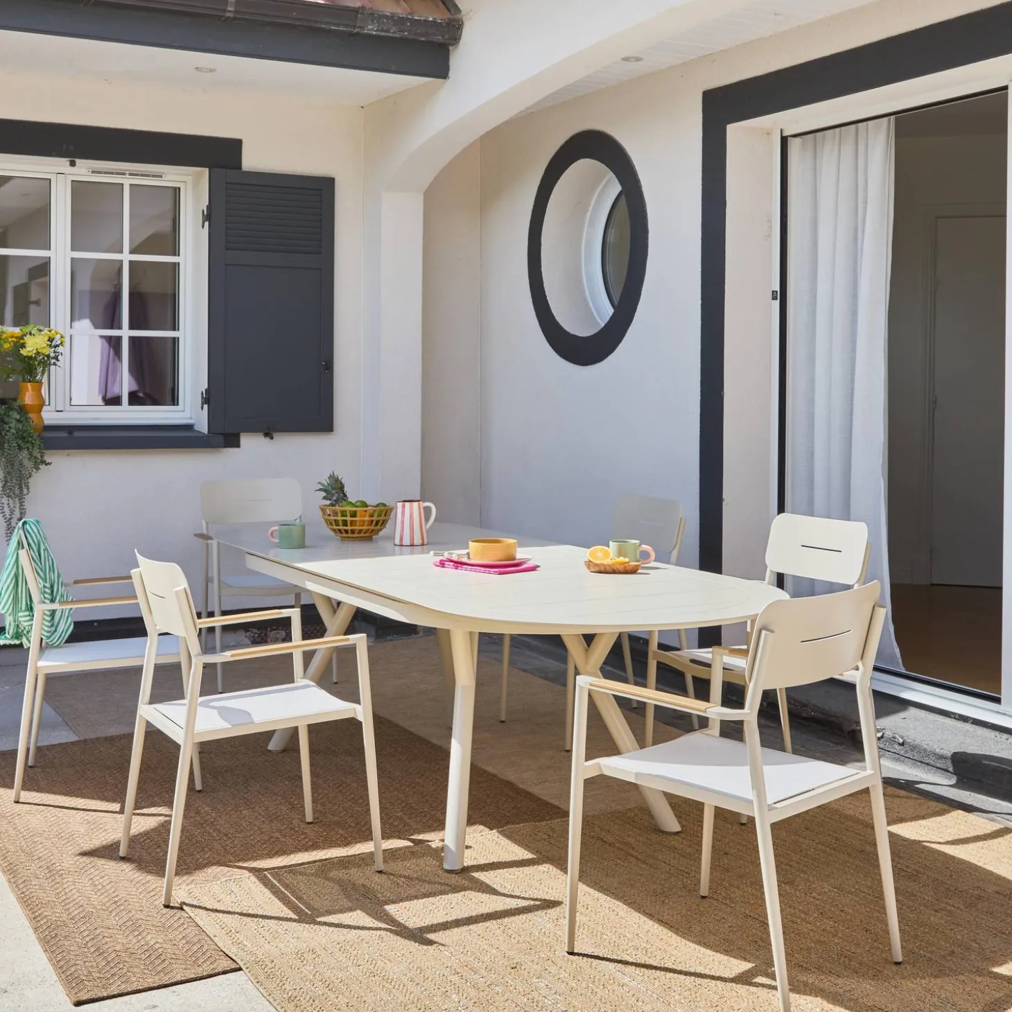 Conjunto de jardim com mesa oval extensível em alumínio com 6 cadeiras