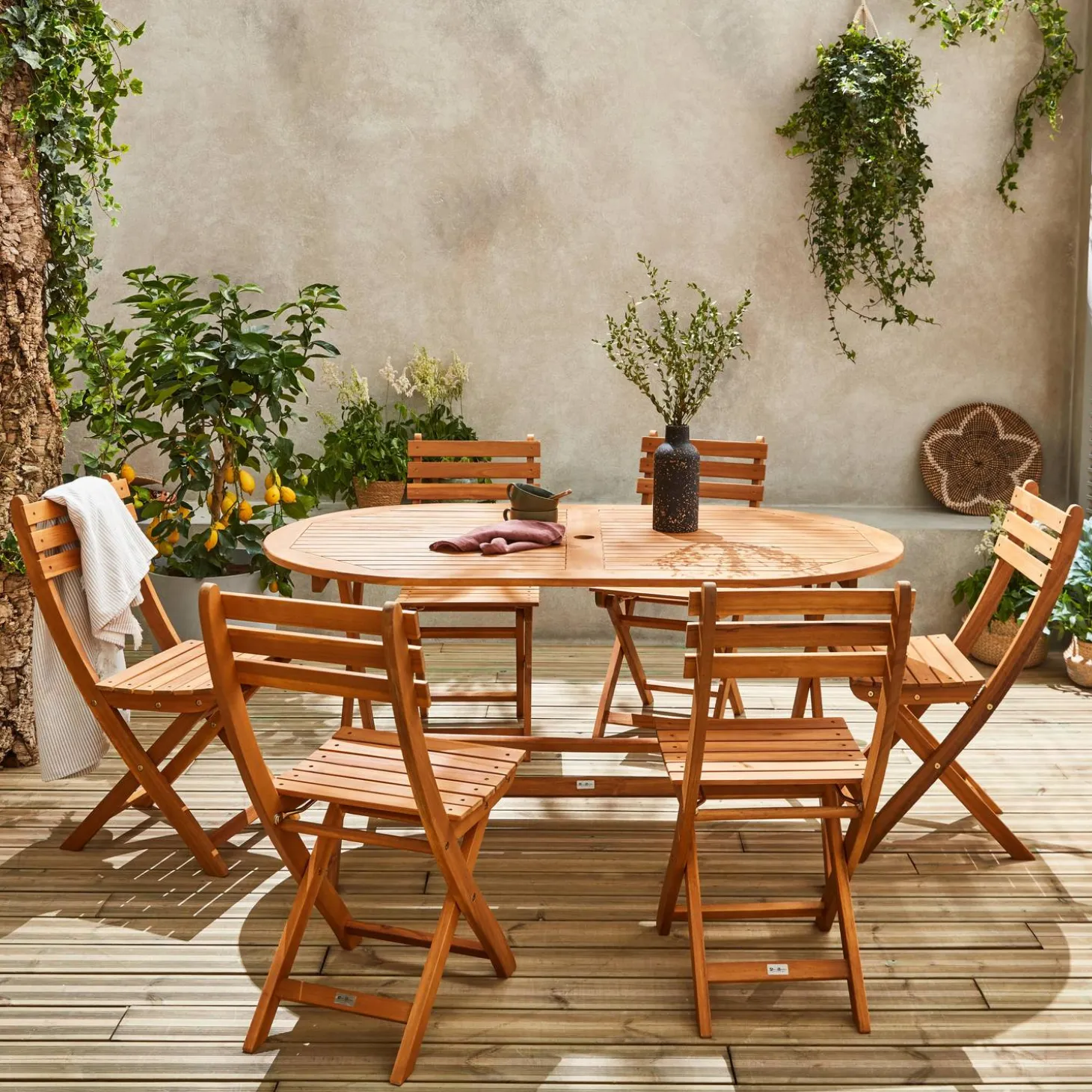 Conjunto de jardim com mesa oval dobrável em madeira com 6 cadeiras