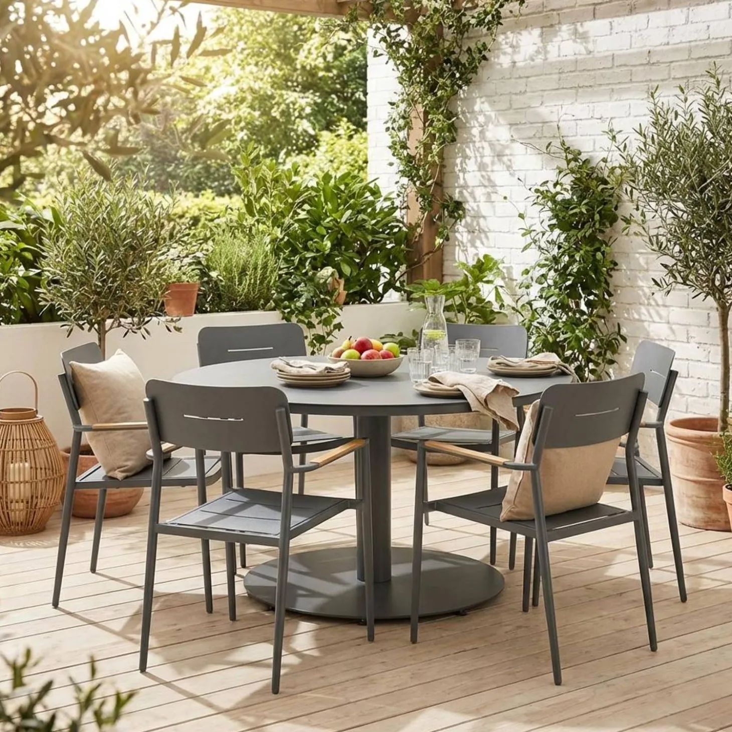 Conjunto de jardim com mesa redonda em alumínio com 6 cadeiras