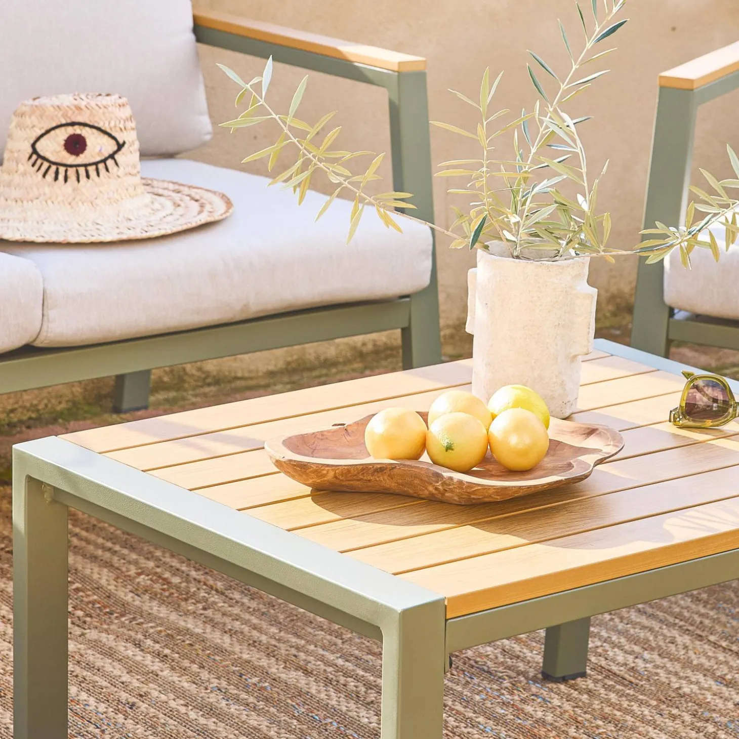Conjunto de jardim com sofá e poltronas em alumínio e madeira, 4 lugares