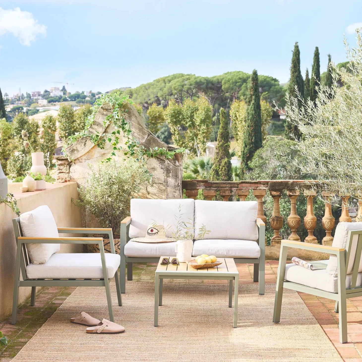 Conjunto de jardim com sofá e poltronas em alumínio e madeira, 4 lugares