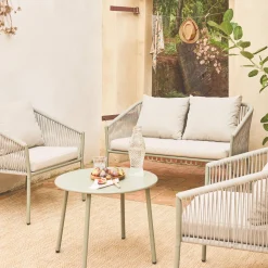 Conjunto de jardim com sofá e 2 poltronas em aço e resina, 4 lugares
