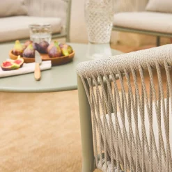 Conjunto de jardim com sofá e 2 poltronas em aço e resina, 4 lugares