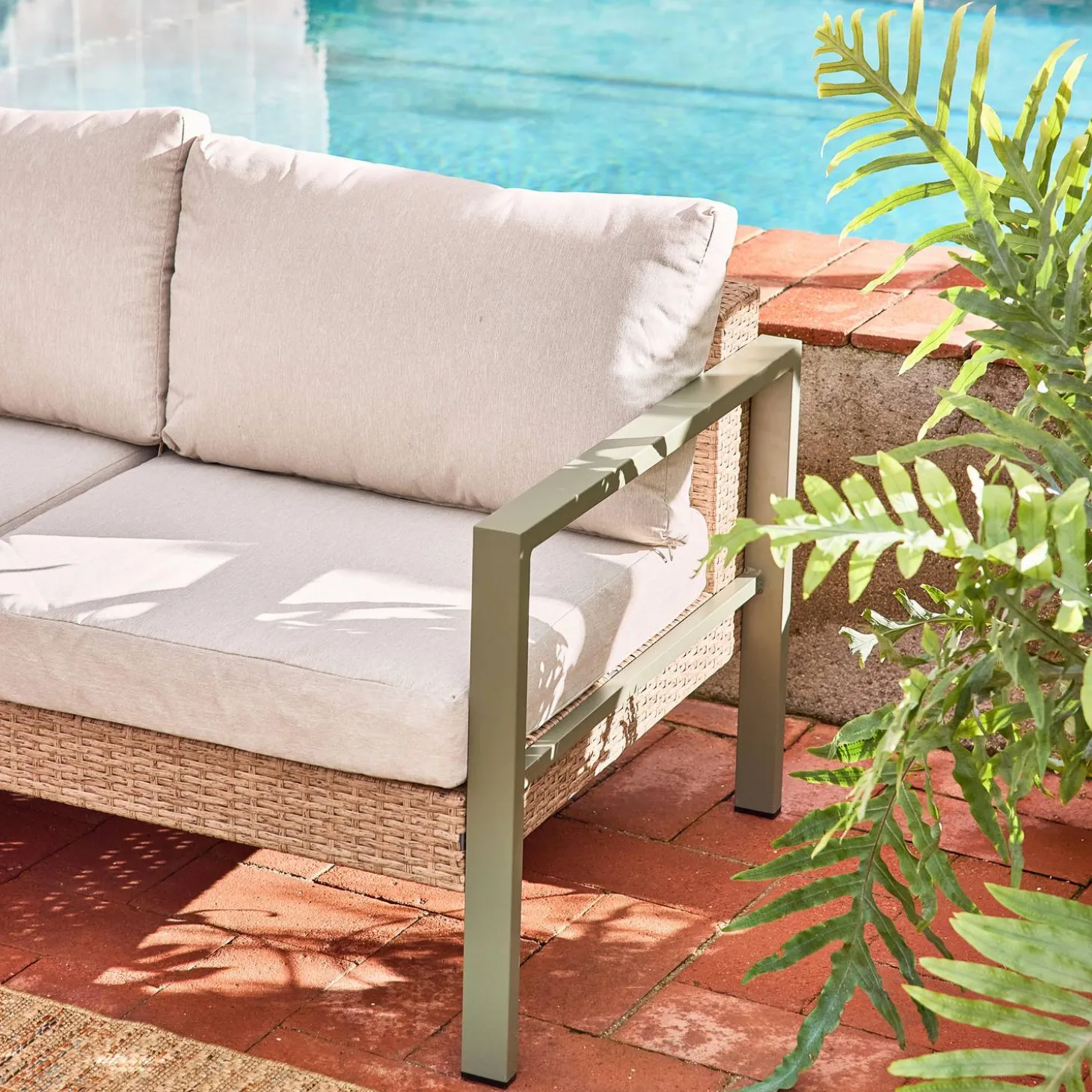 Conjunto de jardim com sofá, mesa e poltrona em alumínio, 5 lugares