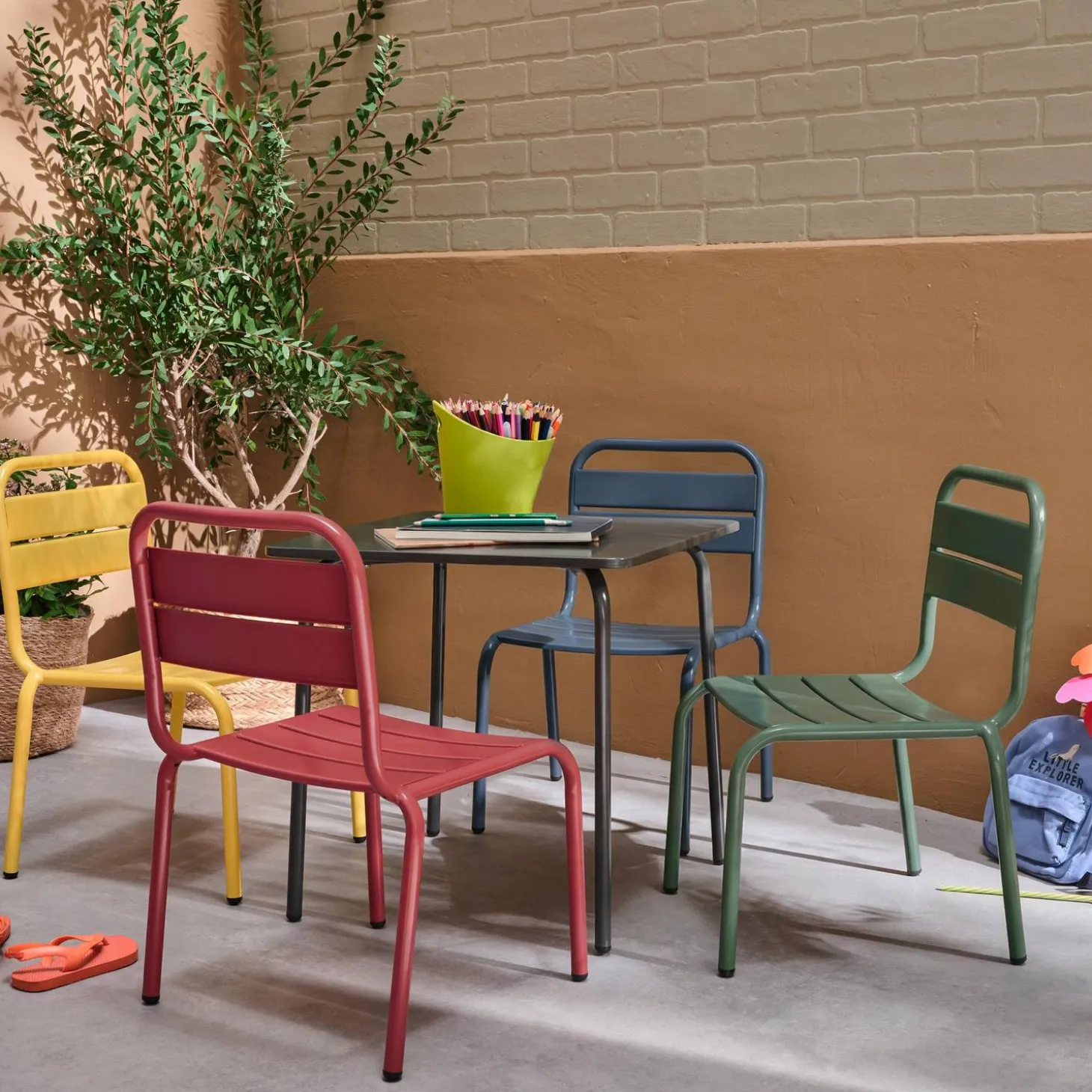Conjunto de mesa e cadeira para crianças de 4 lugares