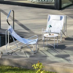 Conjunto de 2 poltronas reclináveis com mesa redonda em aço