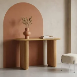 Consola oval em seringueira com acabamento em folheado a carvalho