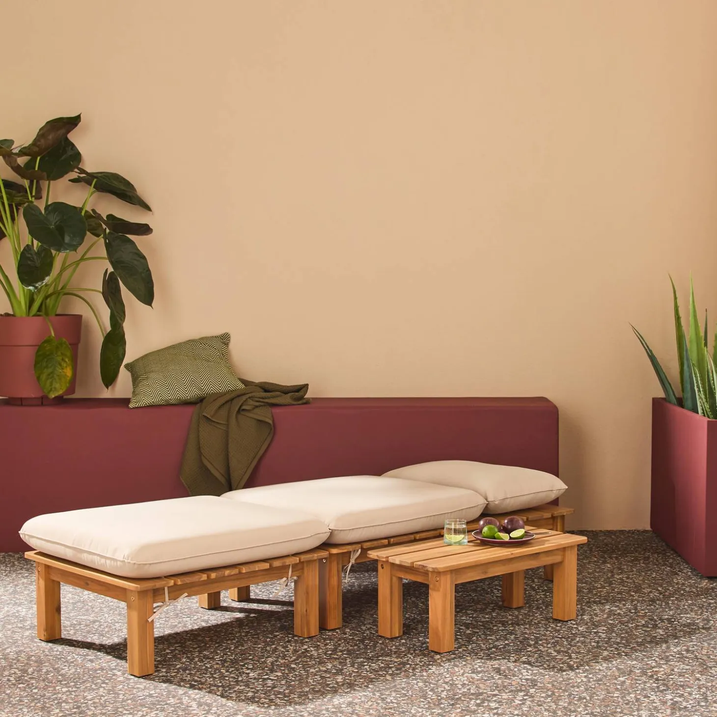 Espreguiçadeira modular multiposições em madeira de acácia com mesa