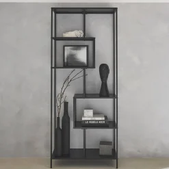 Estante assimétrica de 6 níveis em metal preto