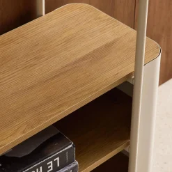 Estante de biblioteca em metal com acabamento em madeira e 6 prateleiras