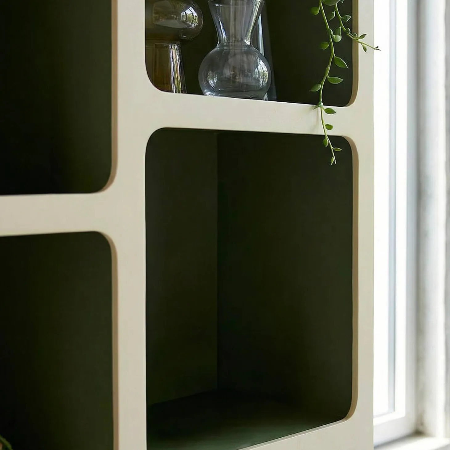 Estante de biblioteca orgânica decoração madeira bicolor 8 compartimentos