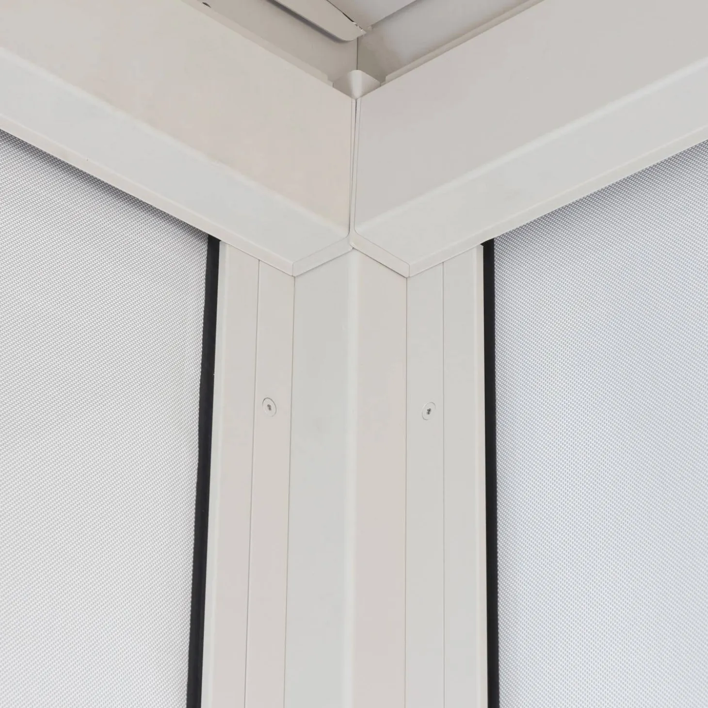 Estore lateral de enrolar em alumínio e textilene para pérgola bioclimática, 4m