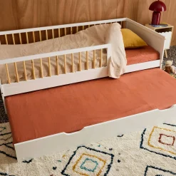 Gaveta da cama infantil Roya em madeira de pinho natural