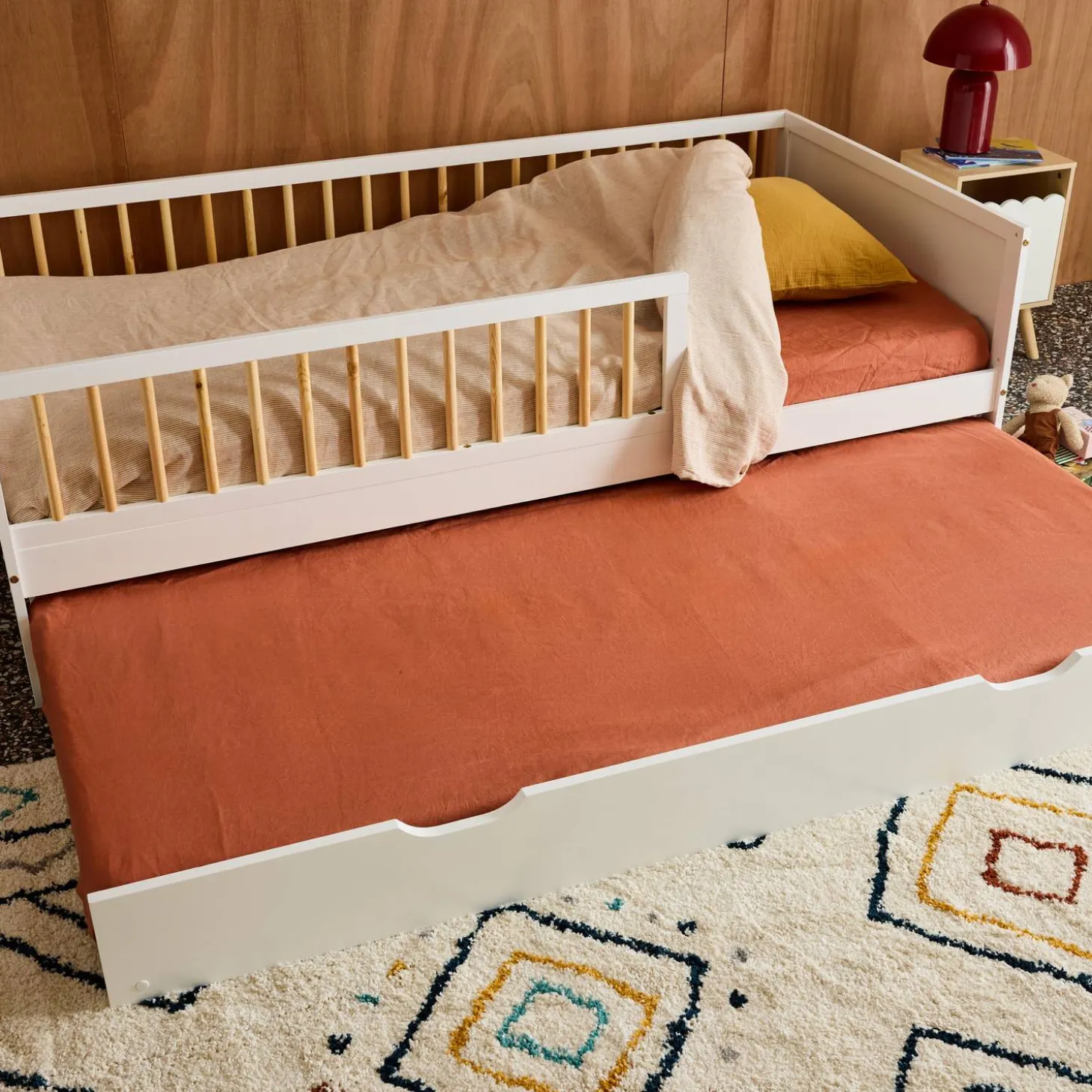 Gaveta da cama infantil Roya em madeira de pinho natural
